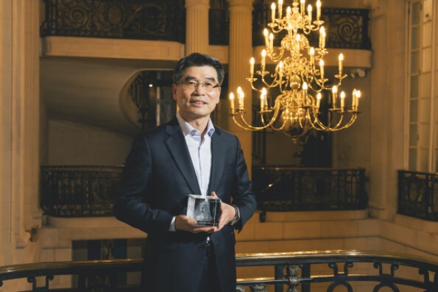 Kia President and CEO Ho Sung Song honoured at 2025 Autocar Awards